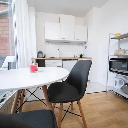 Lägenhet Shiny - Zentral Mit Balkon - Messe - Kueche *