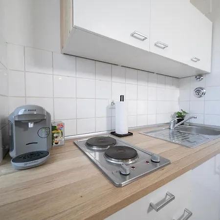 Shiny - Zentral Mit Balkon - Messe - Kueche *