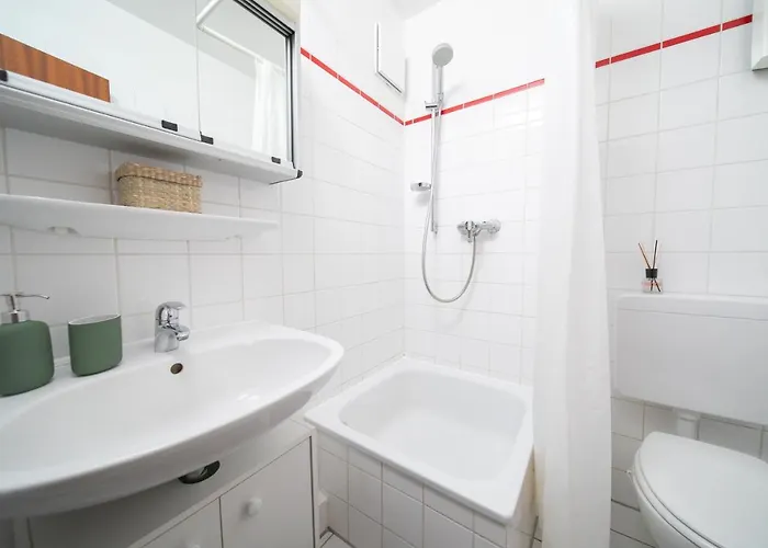 Shiny - Zentral Mit Balkon - Messe - Kueche * Neuss