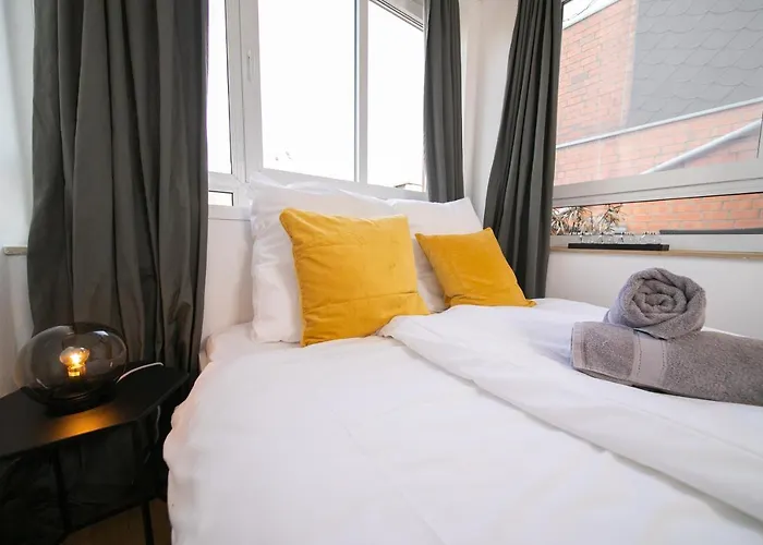 Shiny - Zentral Mit Balkon - Messe - Kueche Neuss