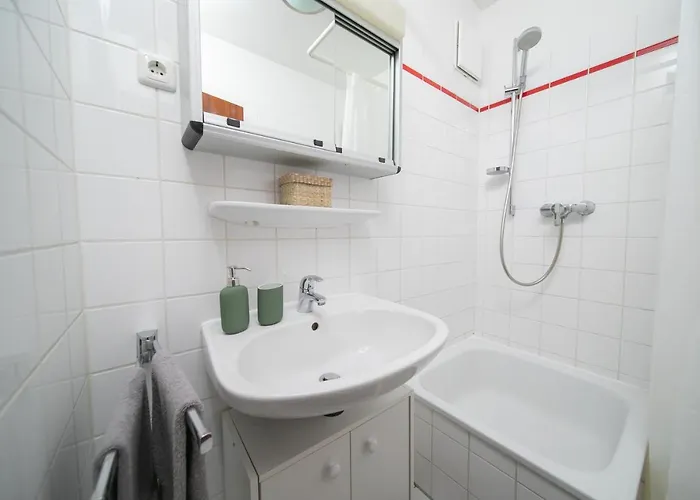 Apartment Shiny - Zentral Mit Balkon - Messe - Kueche *