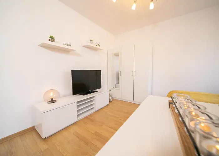 Shiny - Zentral Mit Balkon - Messe - Kueche * Neuss