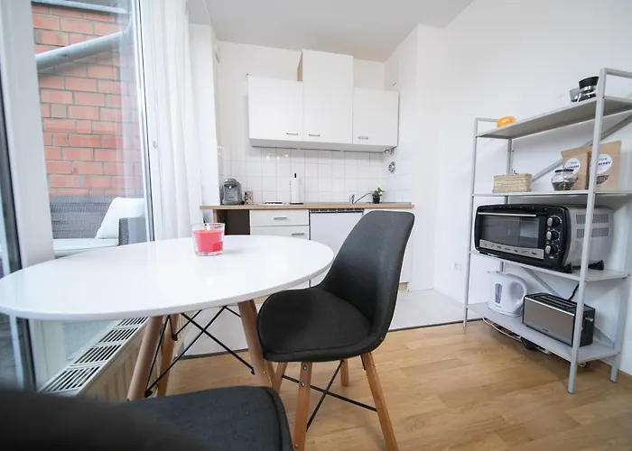 Lägenhet Shiny - Zentral Mit Balkon - Messe - Kueche *